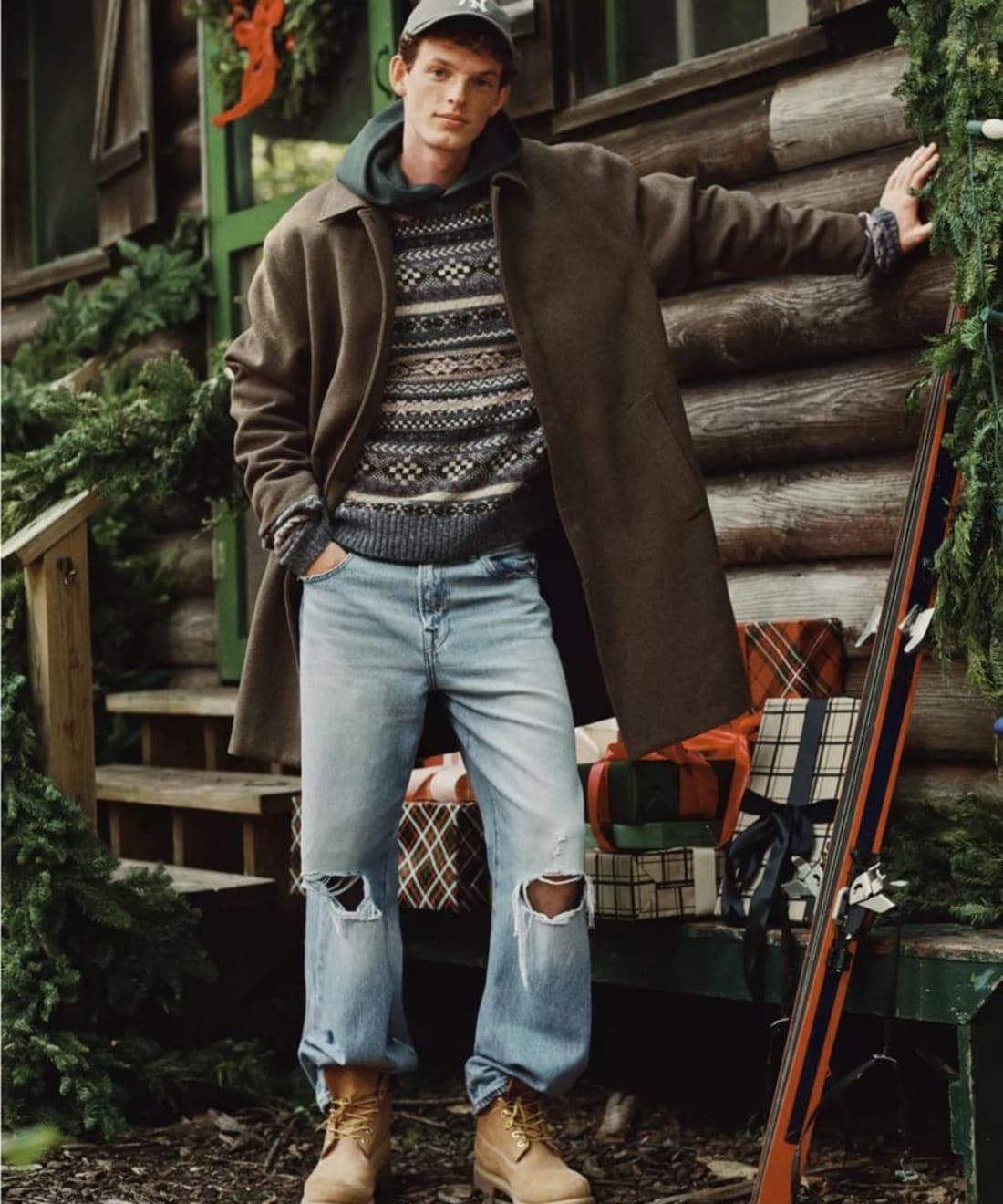 american-eagle-holiday-2025-campaign-1.jpg