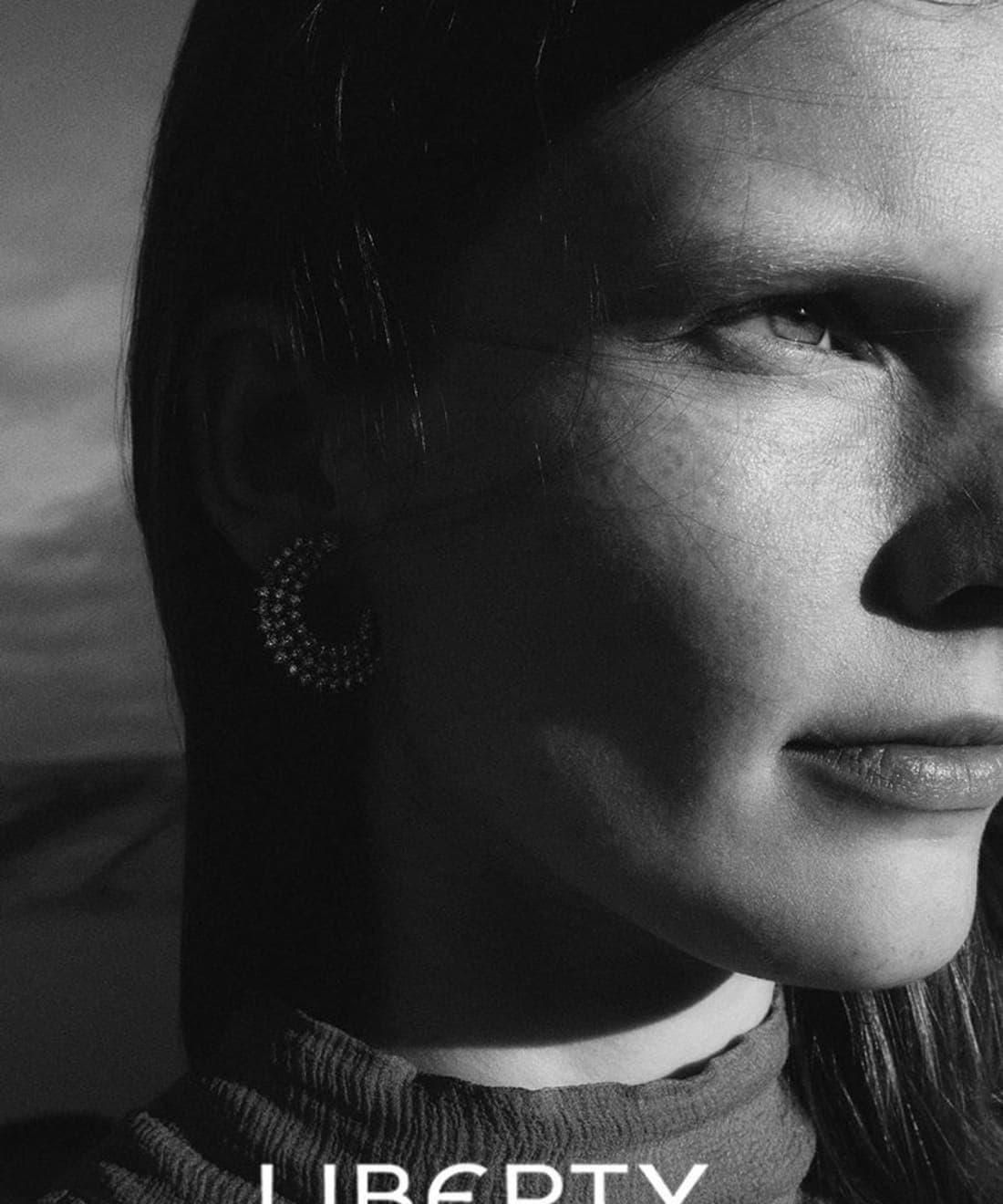 aw23-jewellery-campaign-1.jpg