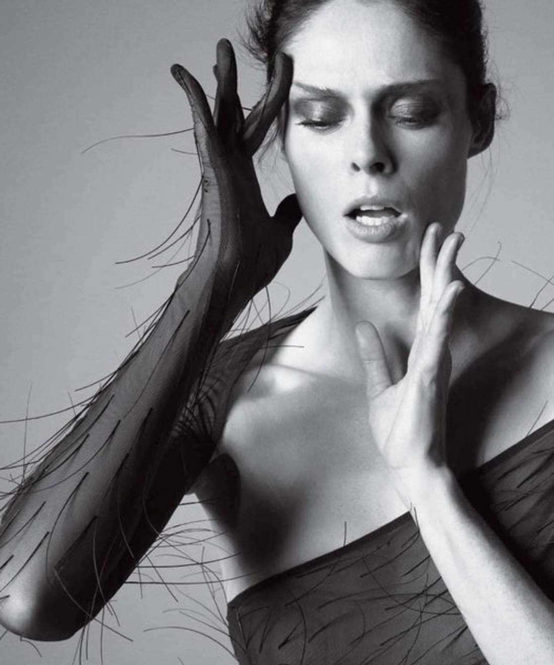 coco-rocha-pose-couture-1.jpg