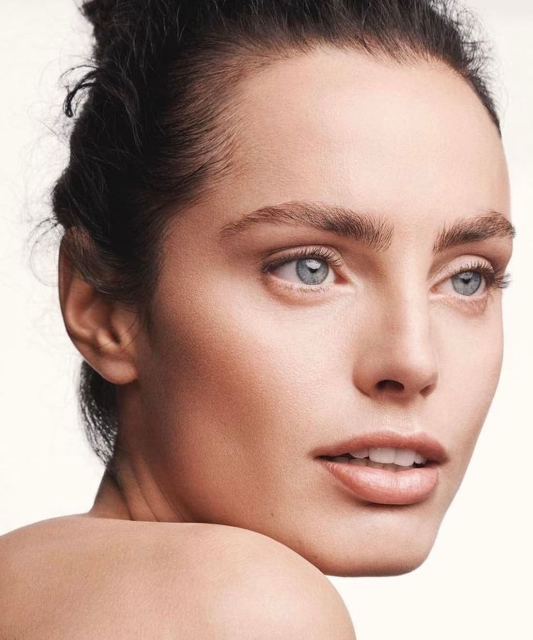 la-mer-2020-soft-liquid-long-wear-foundation-campaign-1.jpg