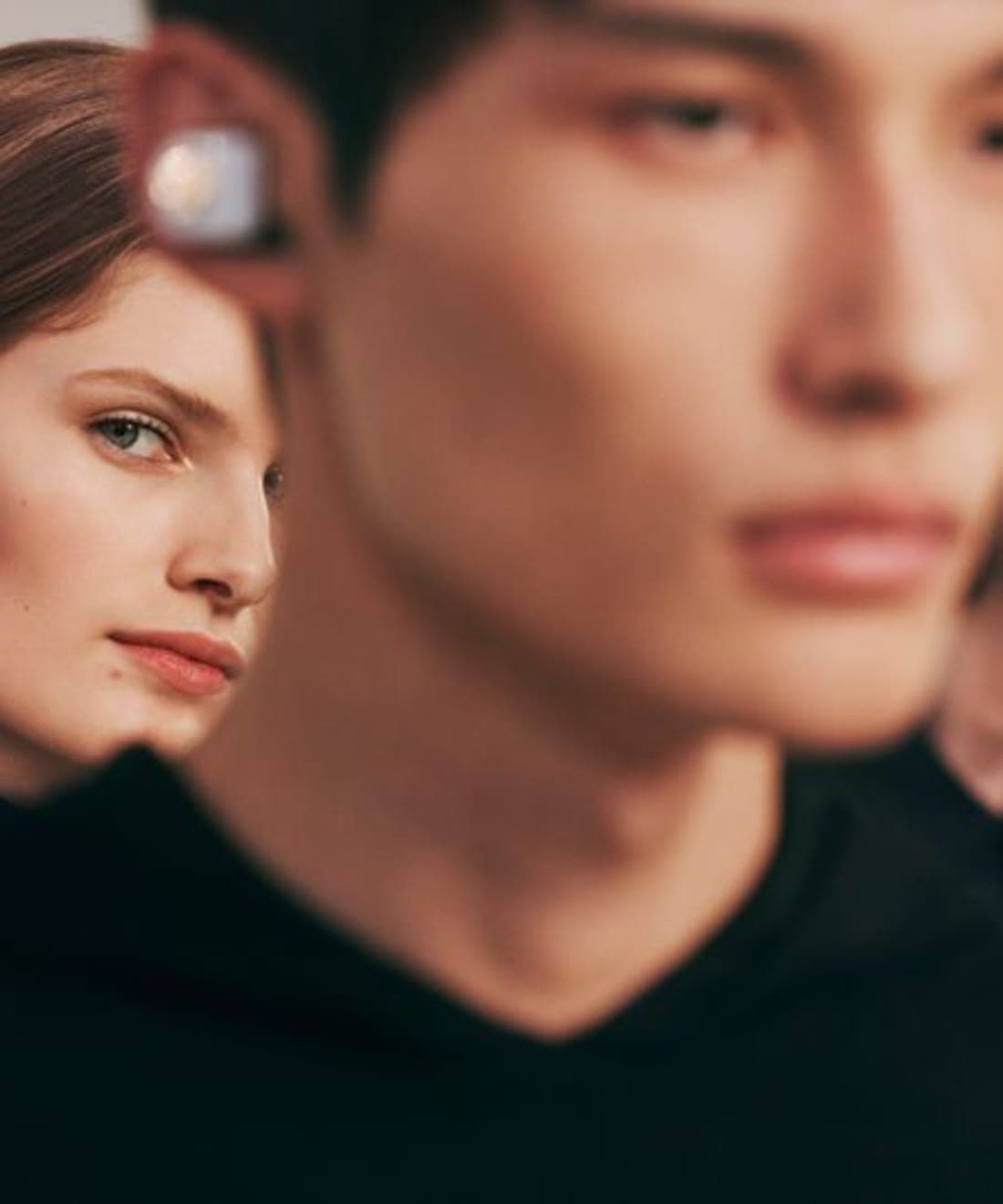 louis-vuitton-horizon-earphones-spring-2020-1.jpg