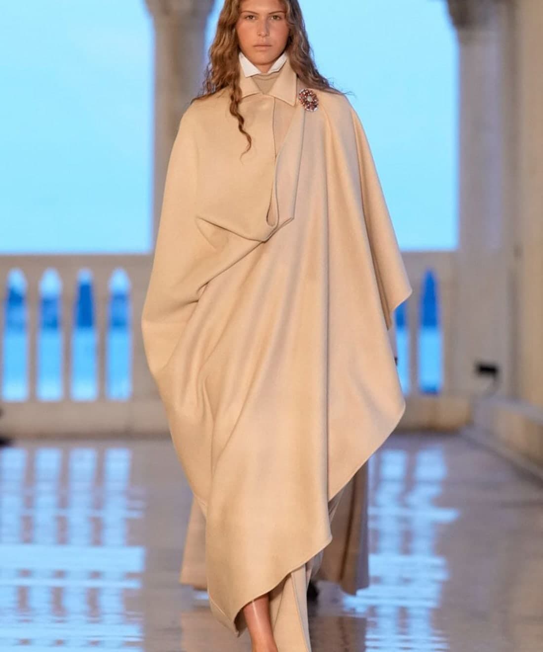 max-mara-resort-2025-show-venice-1.jpg