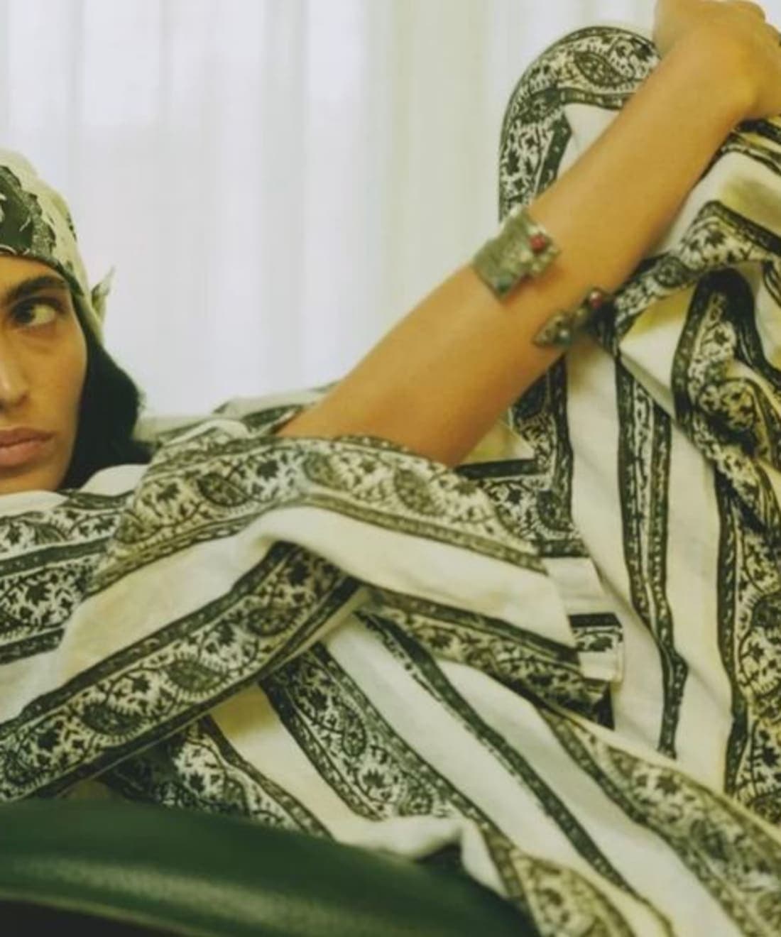 pairi-daeza-due-sorelle-iraniane-raccontano-la-rivoluzione-attraverso-gli-abiti-1.jpg