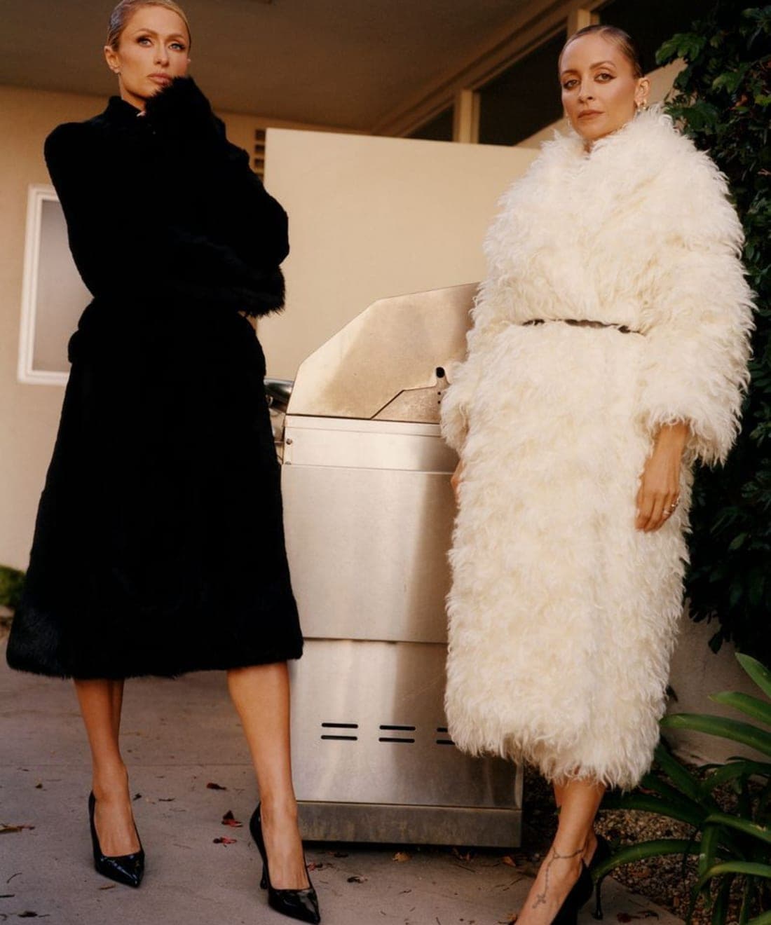 paris-hilton-nicole-richie-are-returning-to-tv-this-time-with-an-opera-1.jpg