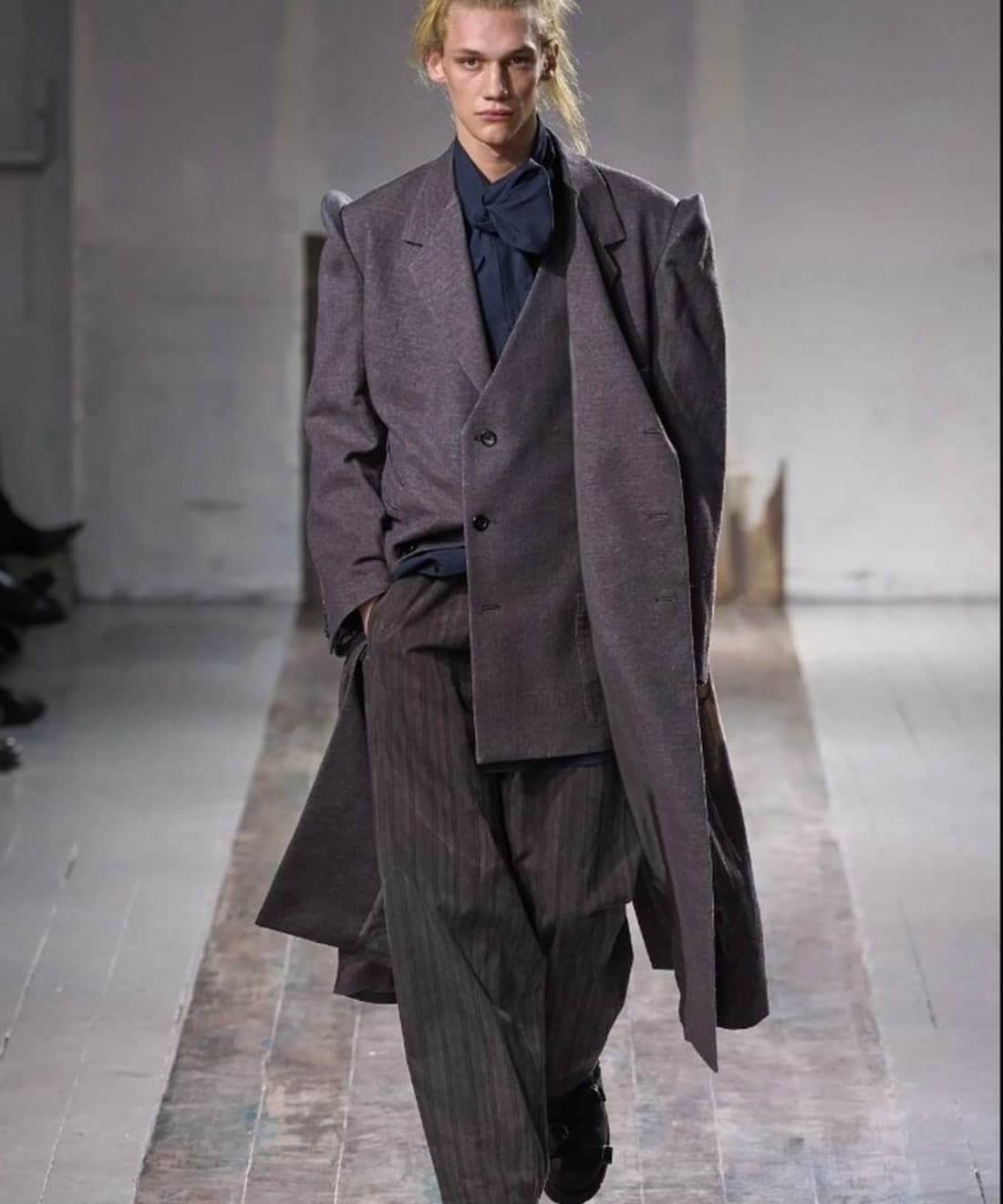 yohji-yamamoto-f-w-24-mens-show-1.jpg