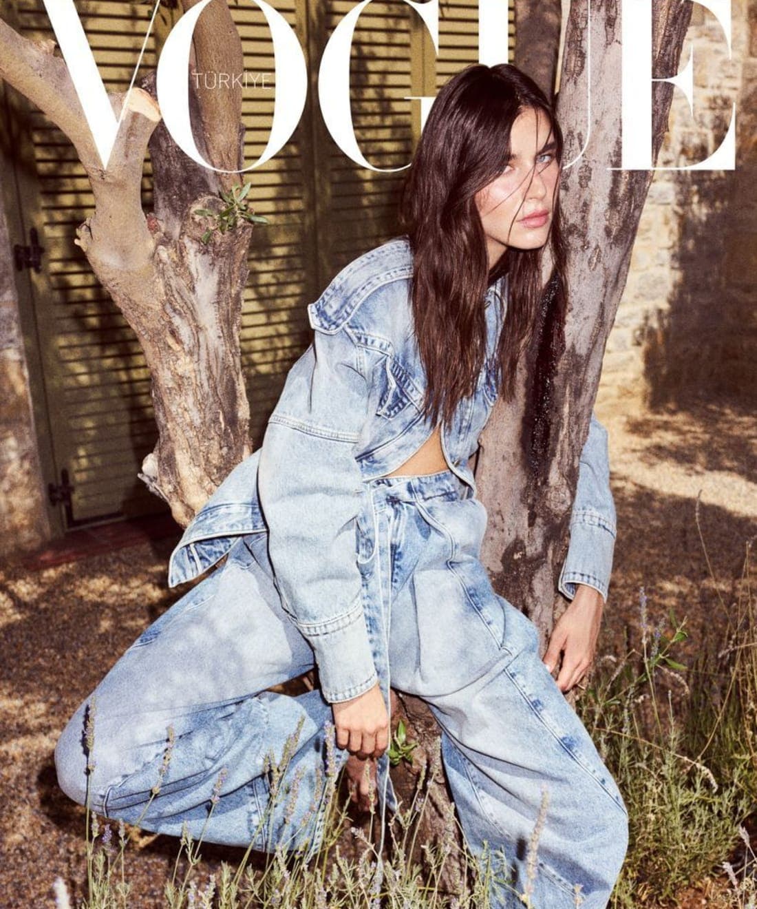 z-tl-klar-n-uyumu-vogue-turkey-x-the-attico-august-2022-digital-cover-and-story-1.jpg