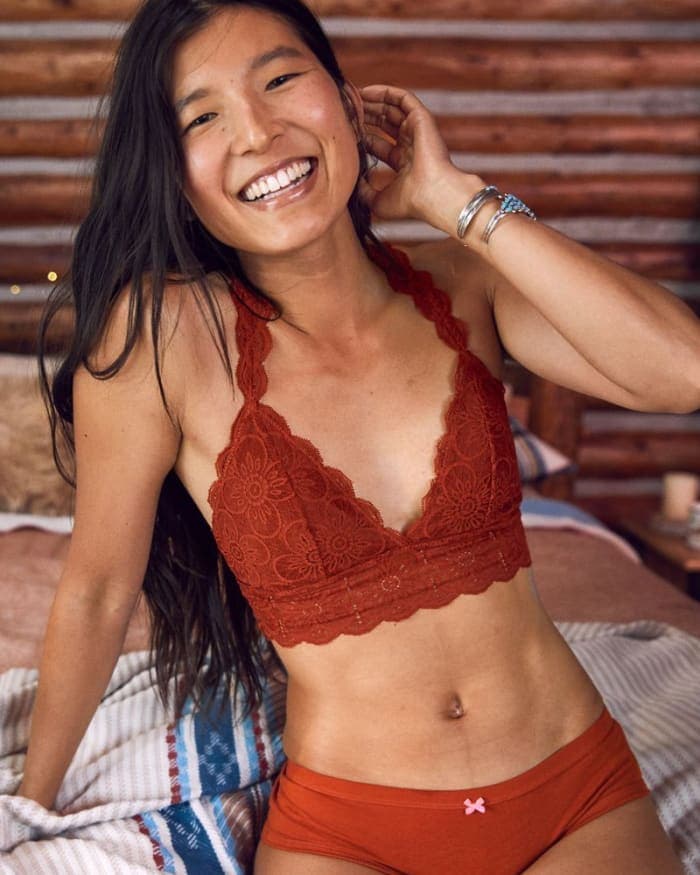 aerie-holiday-2019-campaign-3.jpg