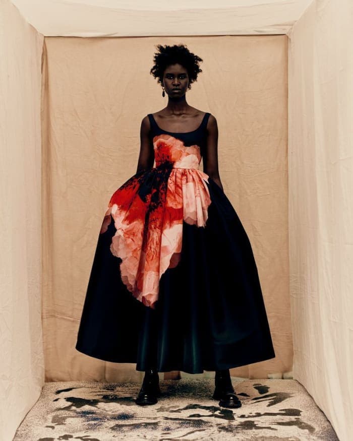 alexander-mcqueen-f-w-2021-lookbook-2.jpg