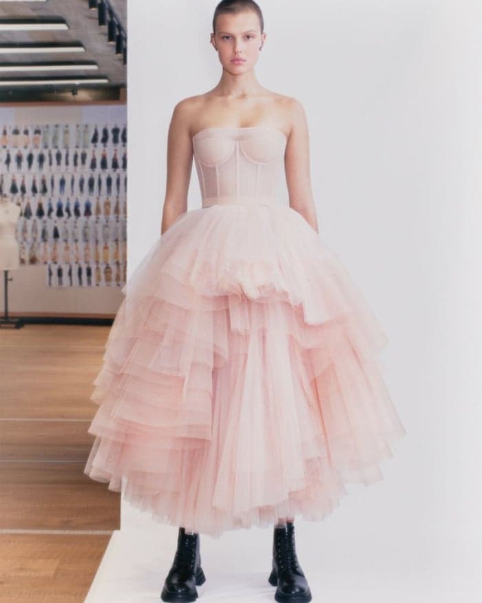 alexander-mcqueen-pre-fall-2021-womens-collection-3.jpg