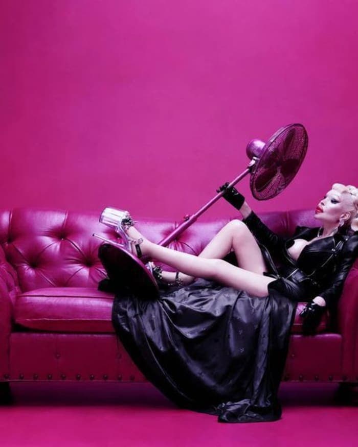 amanda-lepore-the-art-of-being-unapologetically-glamorous-3.jpg