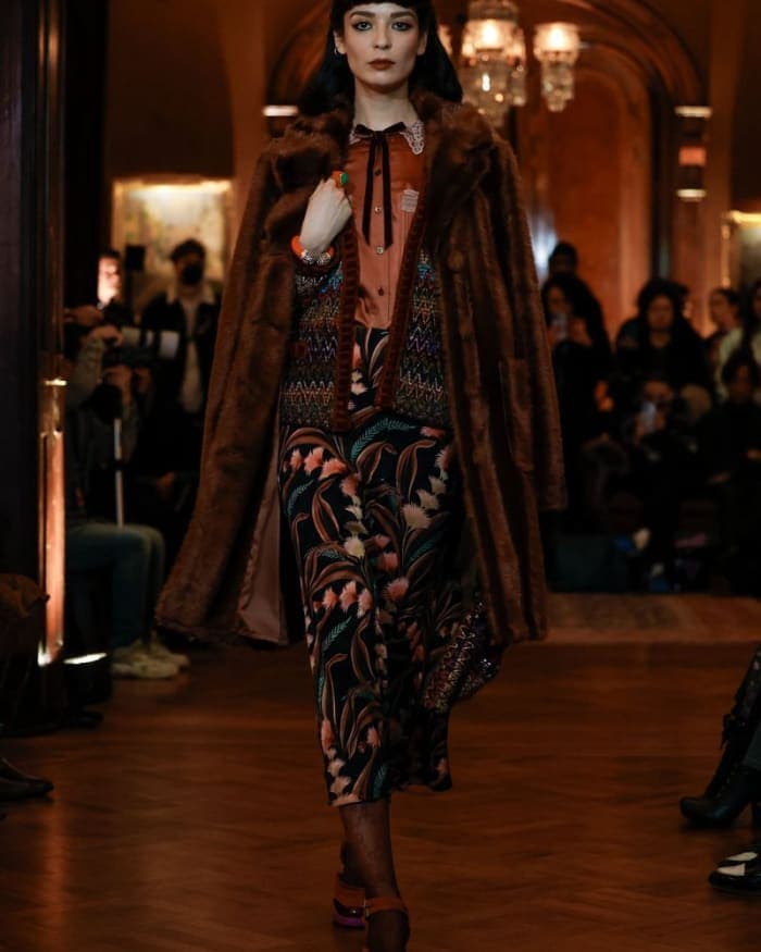 anna-sui-f-w-25-show-4.jpg