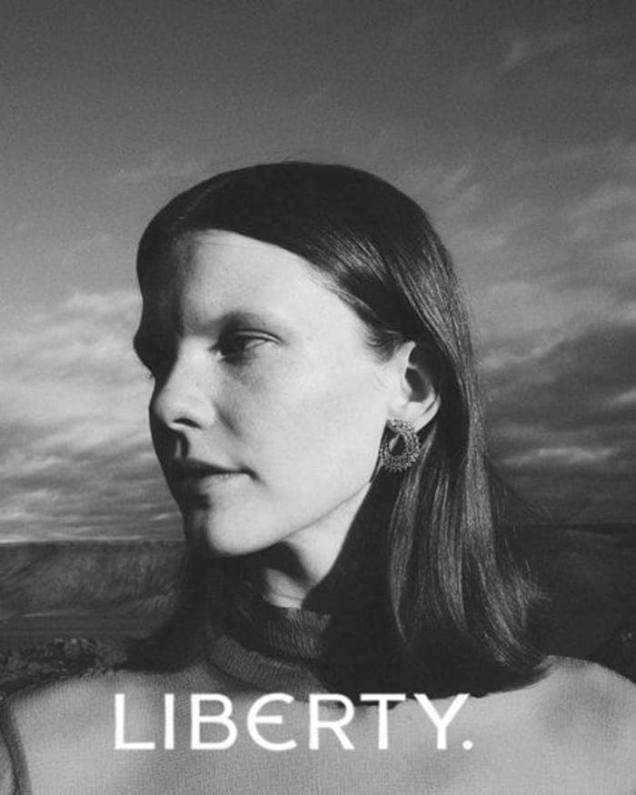 aw23-jewellery-campaign-5.jpg