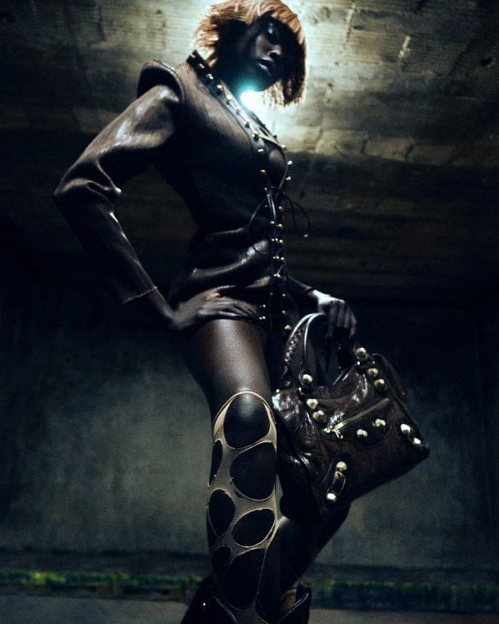 beauty-in-the-dark-4.jpg