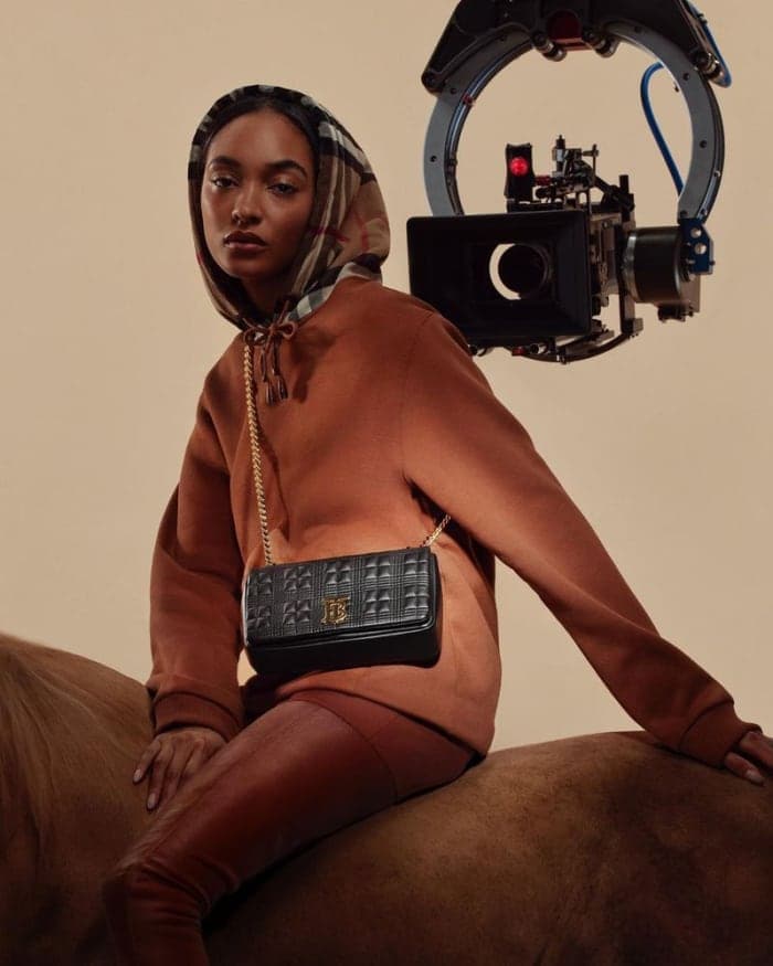 burberry-lola-bag-spring-2022-campaign-2.jpg