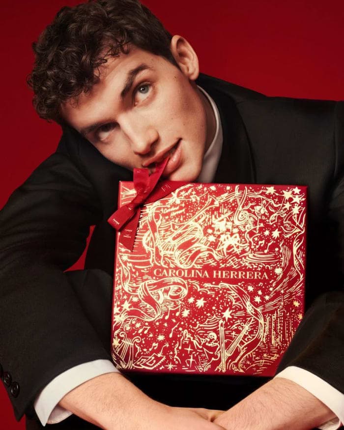carolina-herrera-christmas-2025-campaign-2.jpg