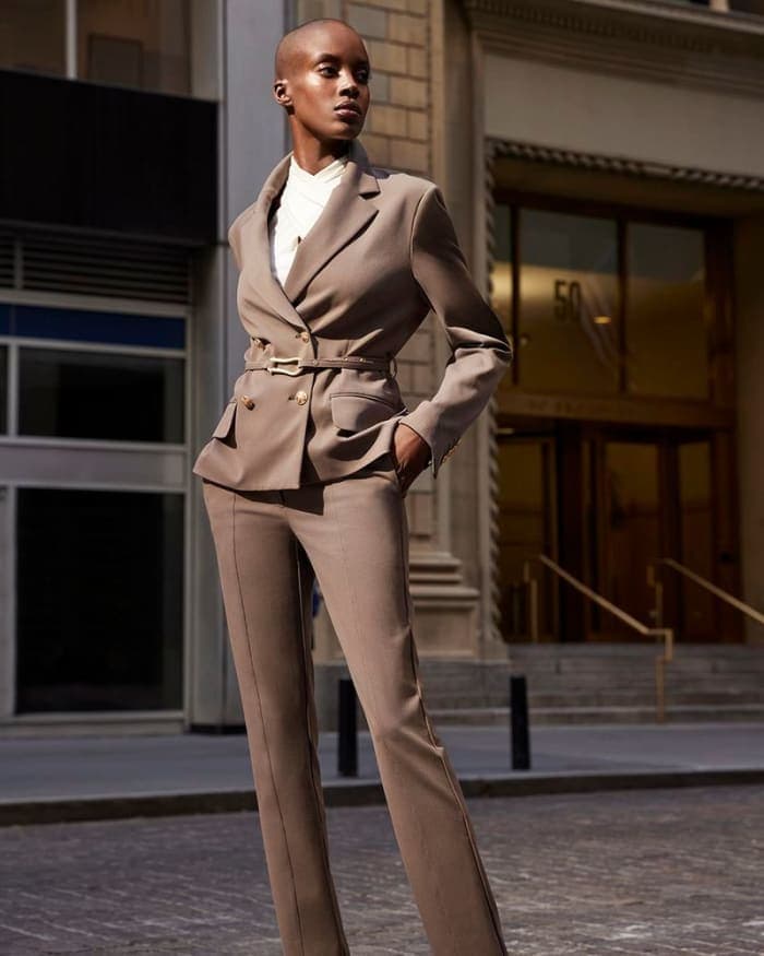 donna-karan-fall-2022-campaign-3.jpg