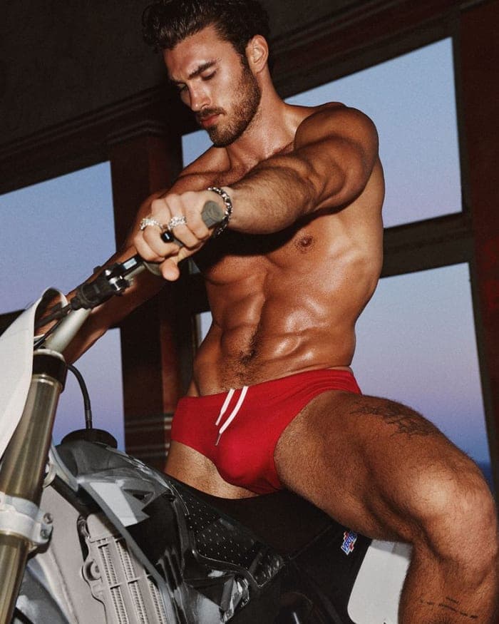 dsquared2-beachwear-summer-2022-campaign-4.jpg