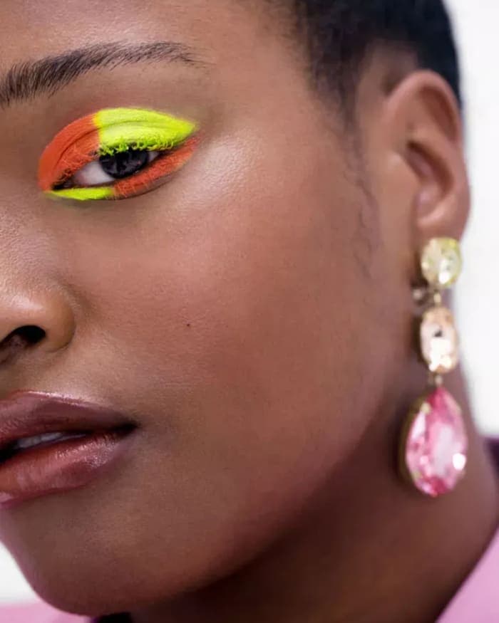 fall-beauty-guide-four-ways-to-wear-bold-colorful-eye-shadow-3.jpg
