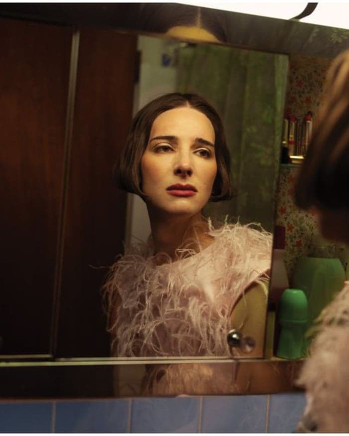 hari-nef-in-loewe-3.jpg