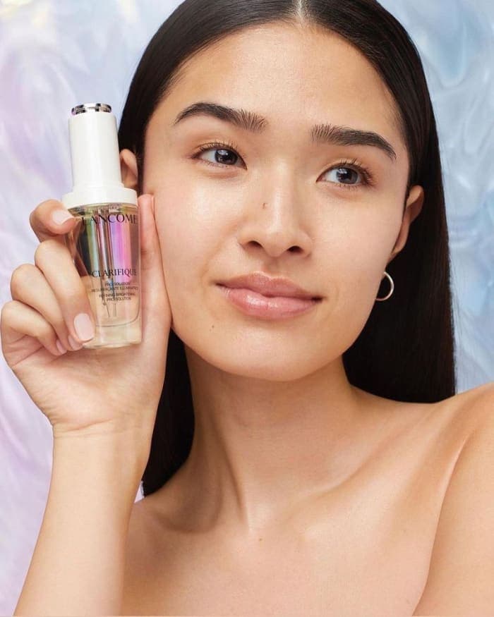 how-to-apply-clarifique-pro-solution-face-serum-video-2.jpg