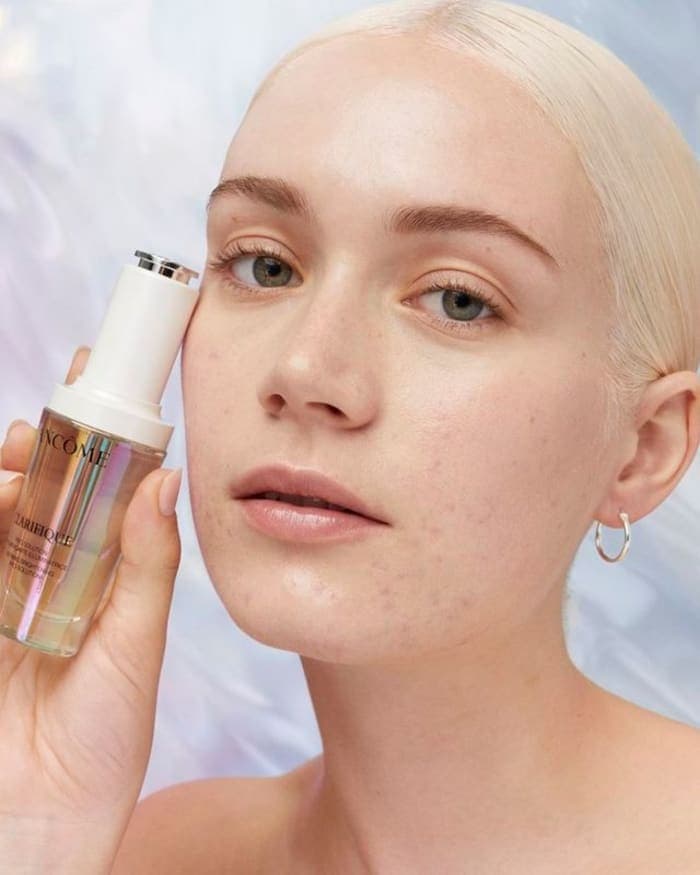 how-to-apply-clarifique-pro-solution-face-serum-video-3.jpg