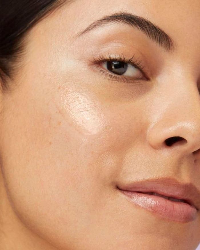 how-to-apply-clarifique-pro-solution-face-serum-video-4.jpg