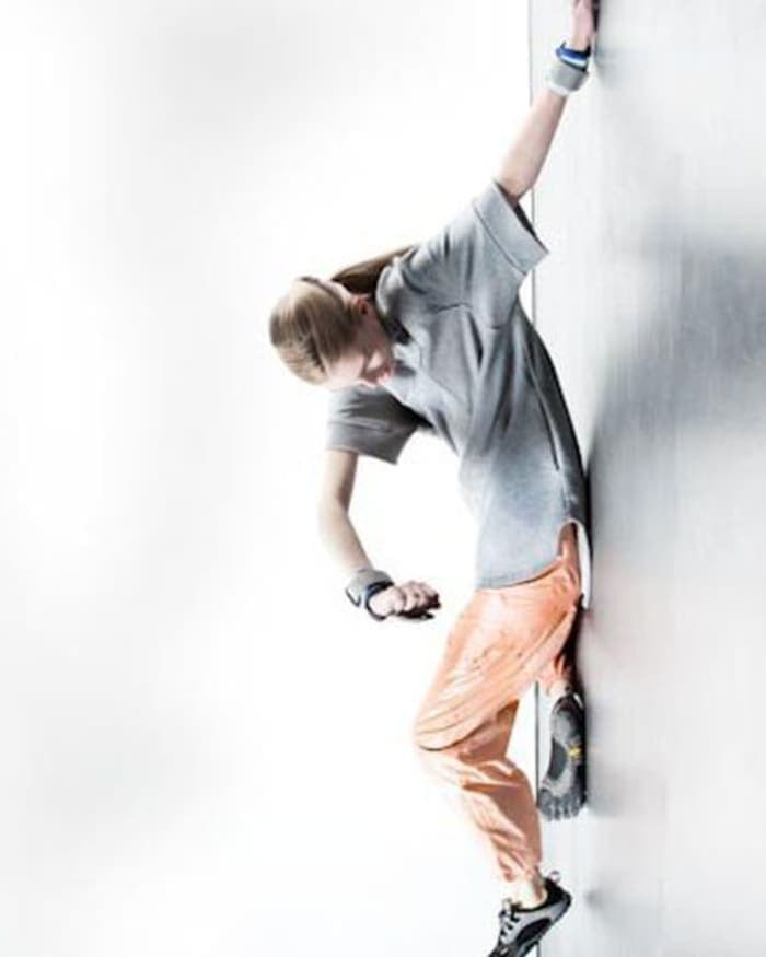 hussein-chalayan-gray-line-lfw-2012-2.jpg