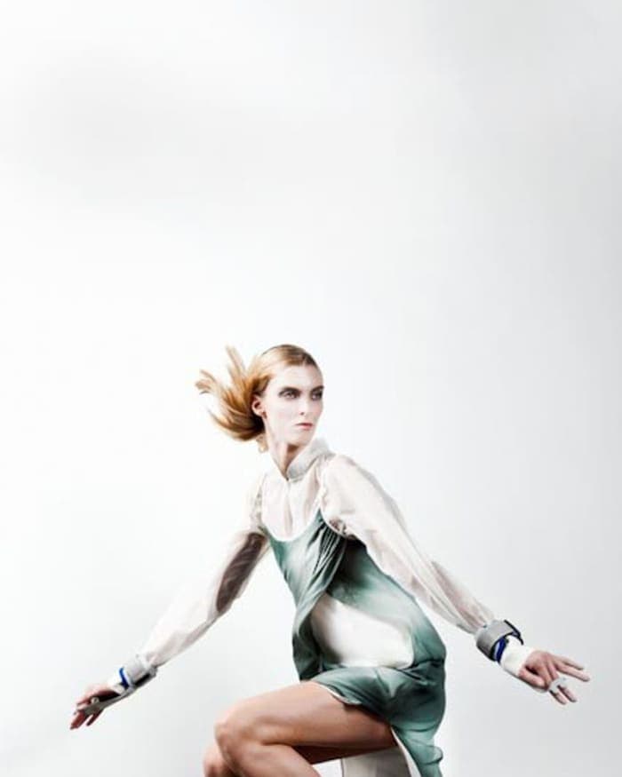 hussein-chalayan-gray-line-lfw-2012-3.jpg