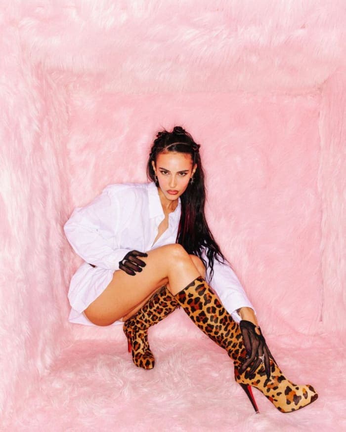 kylie-cantrall-knows-good-music-4.jpg