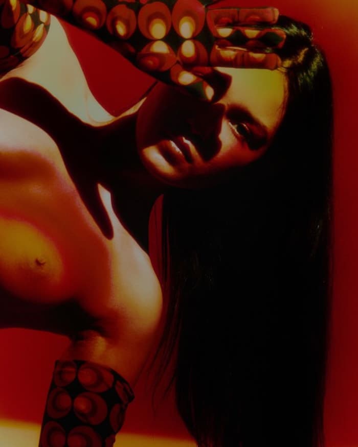 lauren-perrins-tights-will-set-your-legs-on-fire-3.jpg