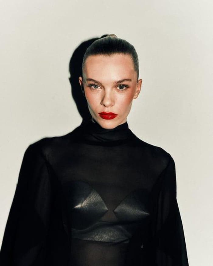 lily-allen-makes-her-runway-debut-alongside-londons-biggest-models-at-16arlington-x-antony-price-4.jpg