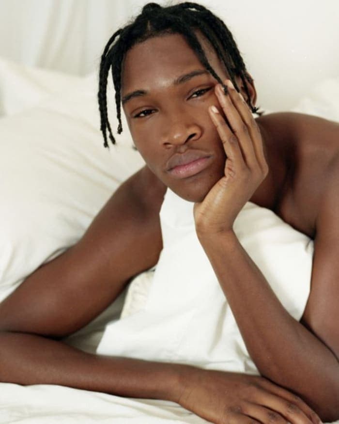 long-haired-boys-in-bed-4.jpg