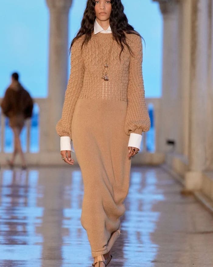 max-mara-resort-2025-show-venice-3.jpg