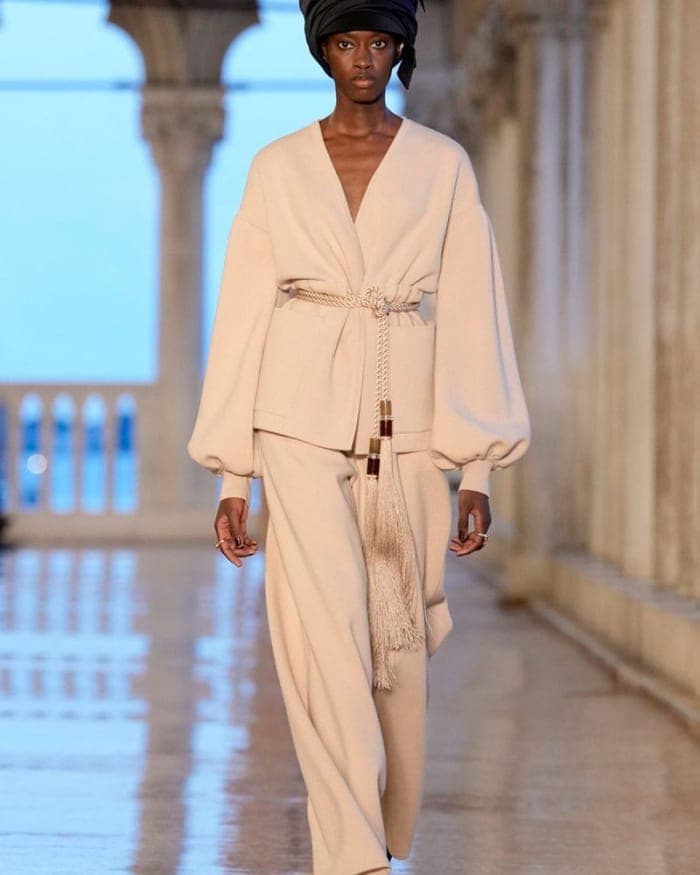 max-mara-resort-2025-show-venice-4.jpg