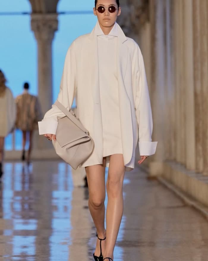max-mara-resort-2025-show-venice-5.jpg