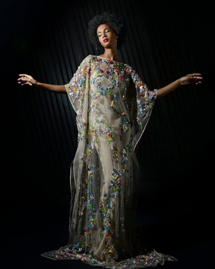 naeem-khan-fall-2021-3.jpg
