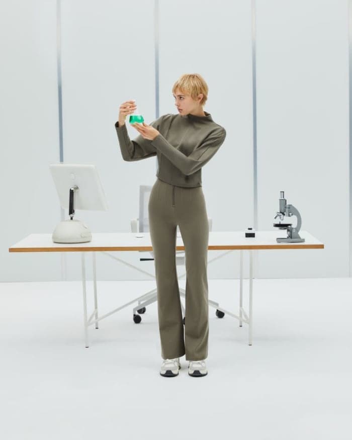 oysho-lab-jacket-performance-by-carlos-mimet-3.jpg