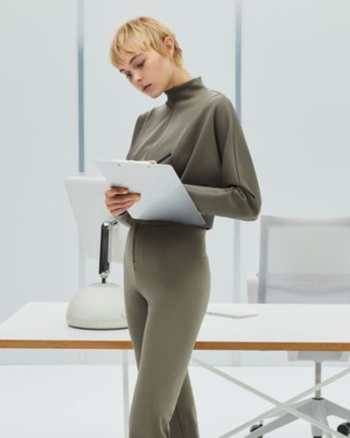 oysho-lab-jacket-performance-by-carlos-mimet-4.jpg