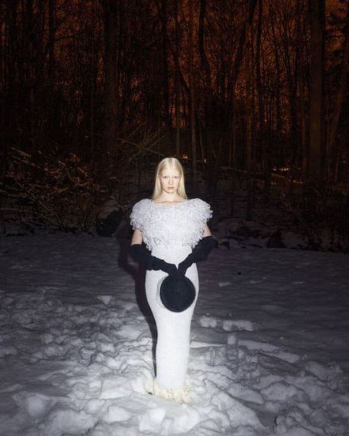 snow-angels-by-laurel-nakadate-4.jpg