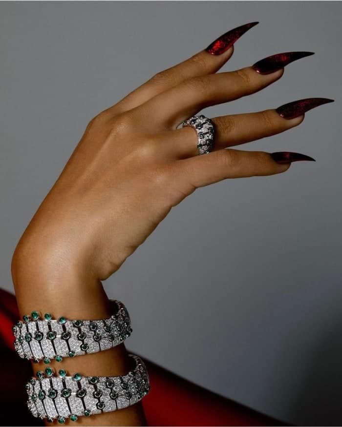 special-high-jewelry-embrace-the-drama-5.jpg