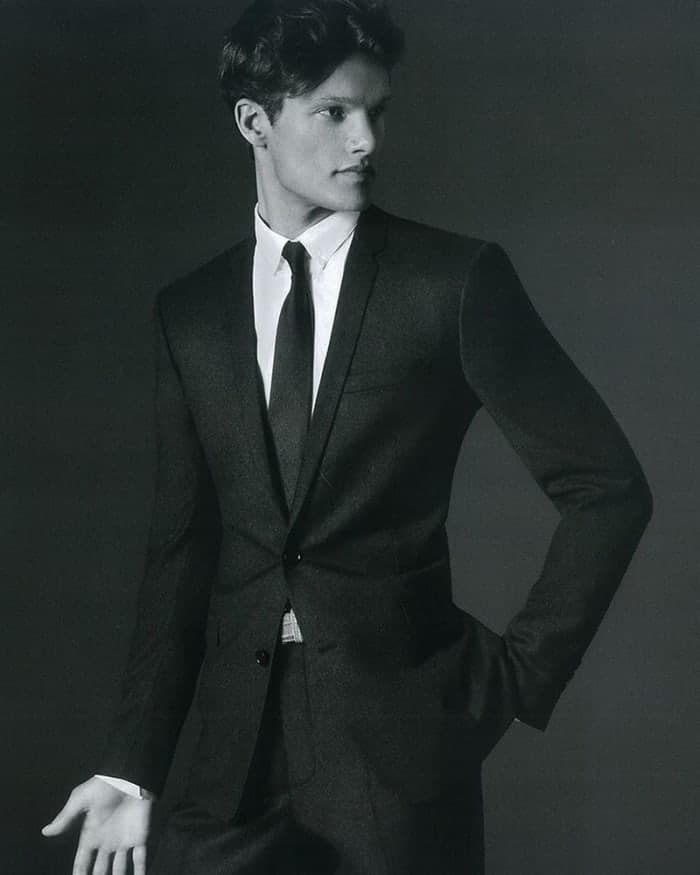the-gentlemens-club-2.jpg