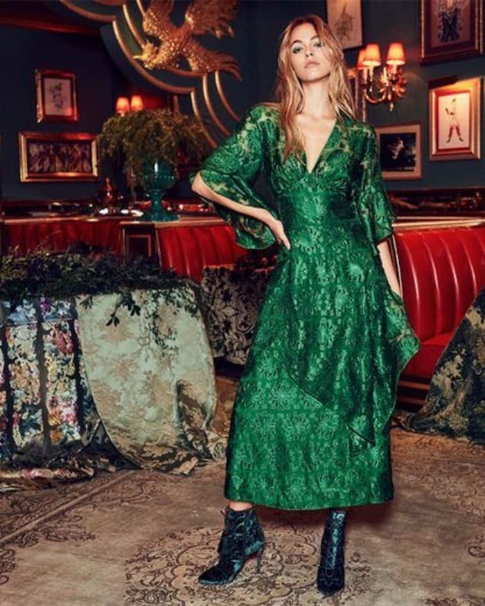 the-most-extra-guide-to-holiday-style-5.jpg