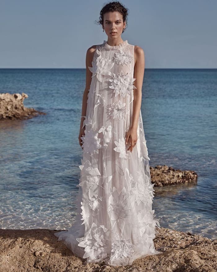 the-new-beach-bride-breaks-all-the-rules-2.jpg