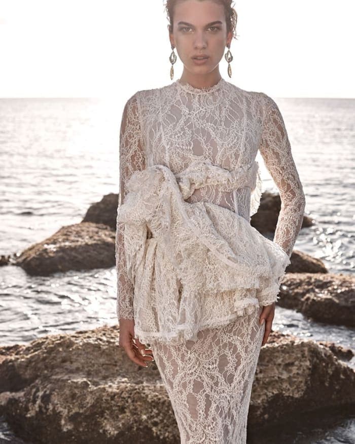 the-new-beach-bride-breaks-all-the-rules-3.jpg