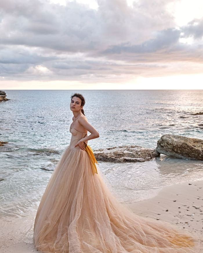 the-new-beach-bride-breaks-all-the-rules-4.jpg