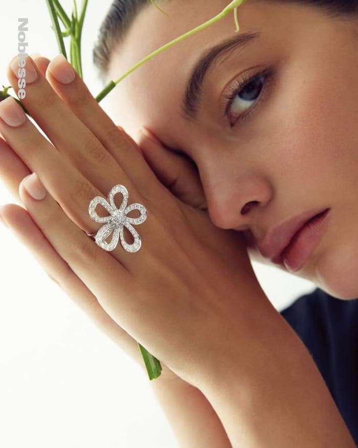 the-timeless-elegance-of-van-cleef-arpels-2.jpg