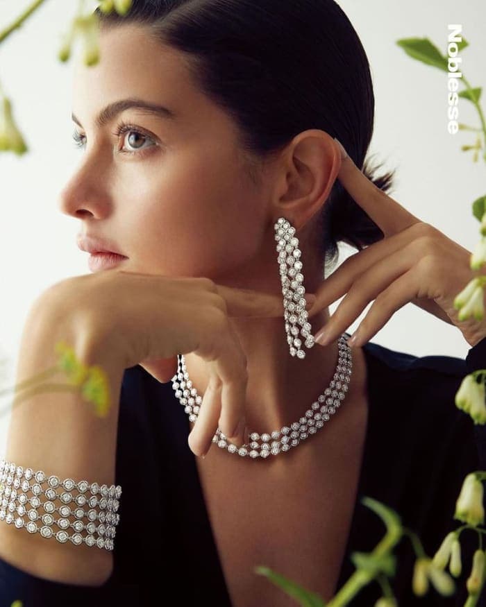 the-timeless-elegance-of-van-cleef-arpels-3.jpg
