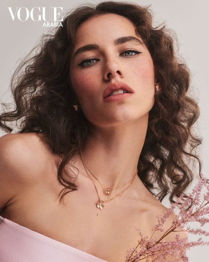 the-van-cleef-arpels-frivole-collection-brings-a-secret-garden-to-life-2.jpg