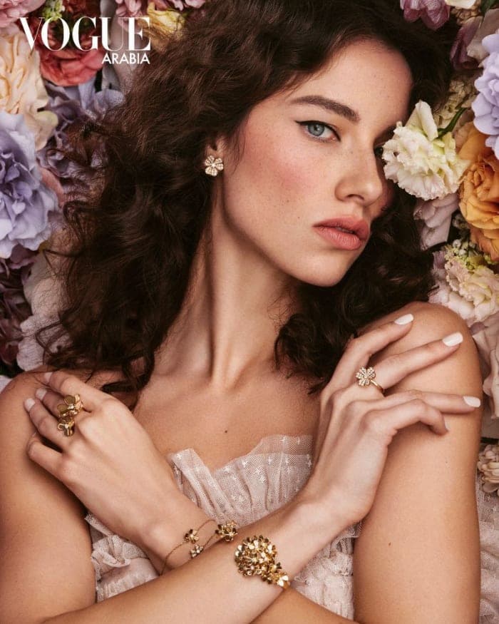 the-van-cleef-arpels-frivole-collection-brings-a-secret-garden-to-life-5.jpg