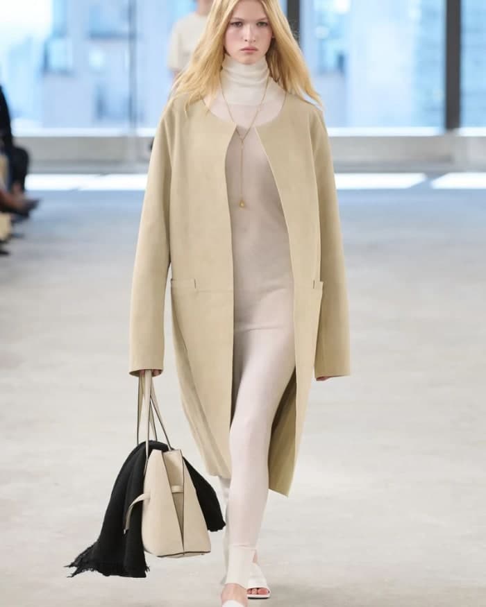 toteme-s-s-25-show-4.jpg